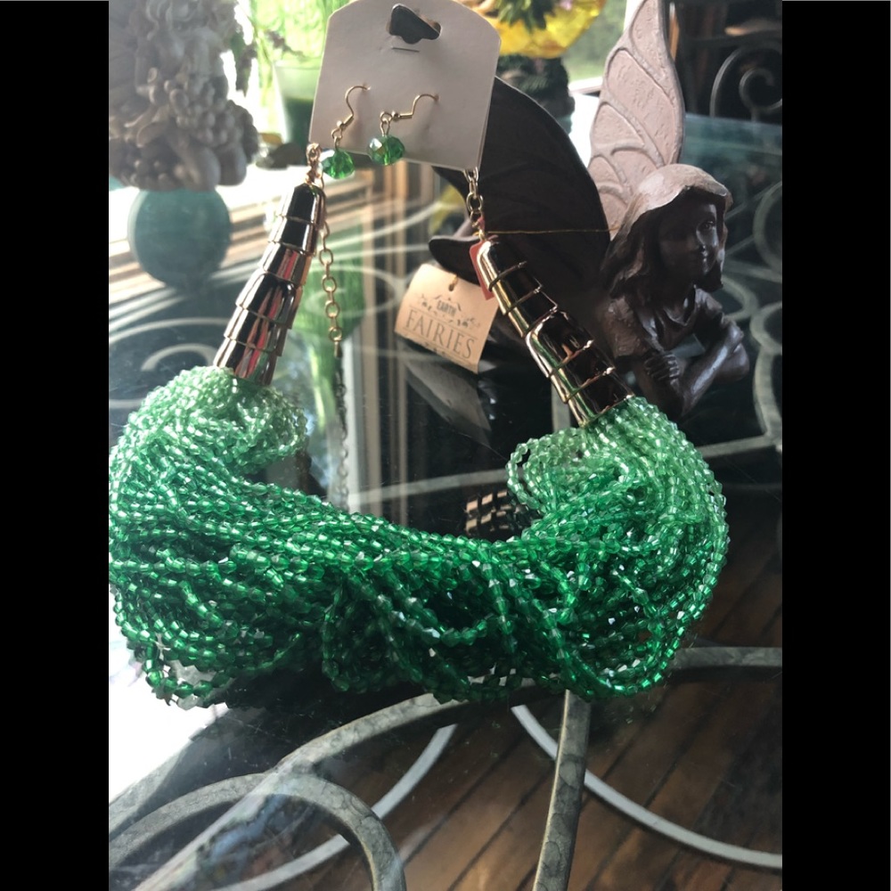 Seed bead necklace with earrings.